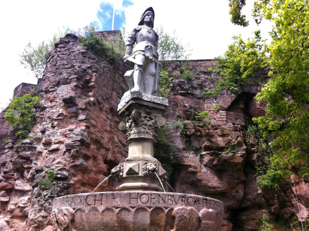 Nanstein Castle-fountain basin and Franz von Sickingen statue
