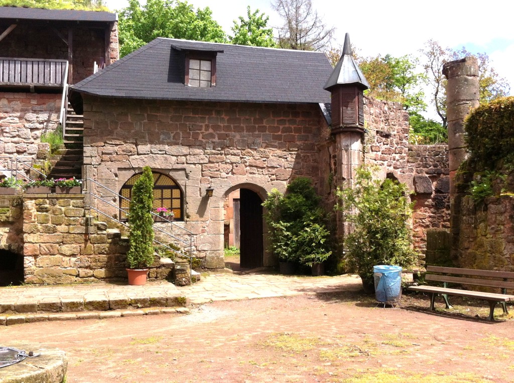 Nanstein Castle-courtyard