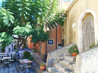 Castelmola, Piazza Duomo