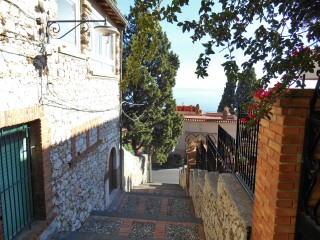 Taormina to Castelmola