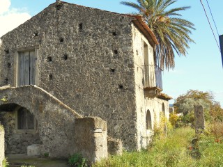 home that seems vacant by alcantara gorge