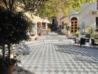 Piazza Duomo, Castelmola