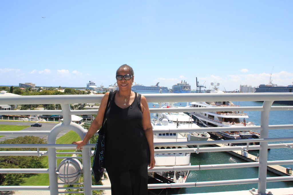 Yvonne and Fort Lauderdale's yachts and cruise ships in the port