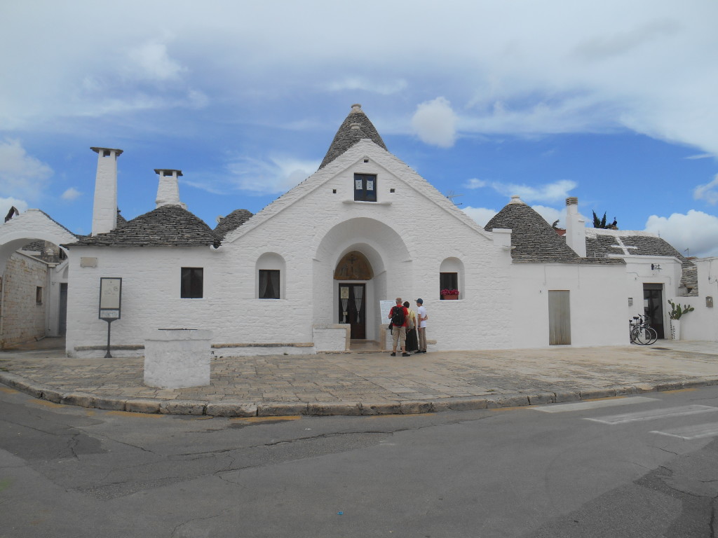 Alberobello, Puglia, Trullo Sovrano