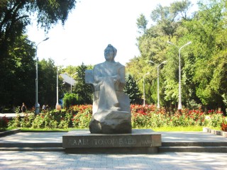 Bishkek-park and statue