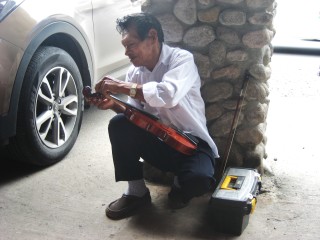 El Valle- Sunday market-musician